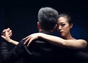 Tango – taniec pełen pasji i elegancji: historia, technika i wybór muzyki